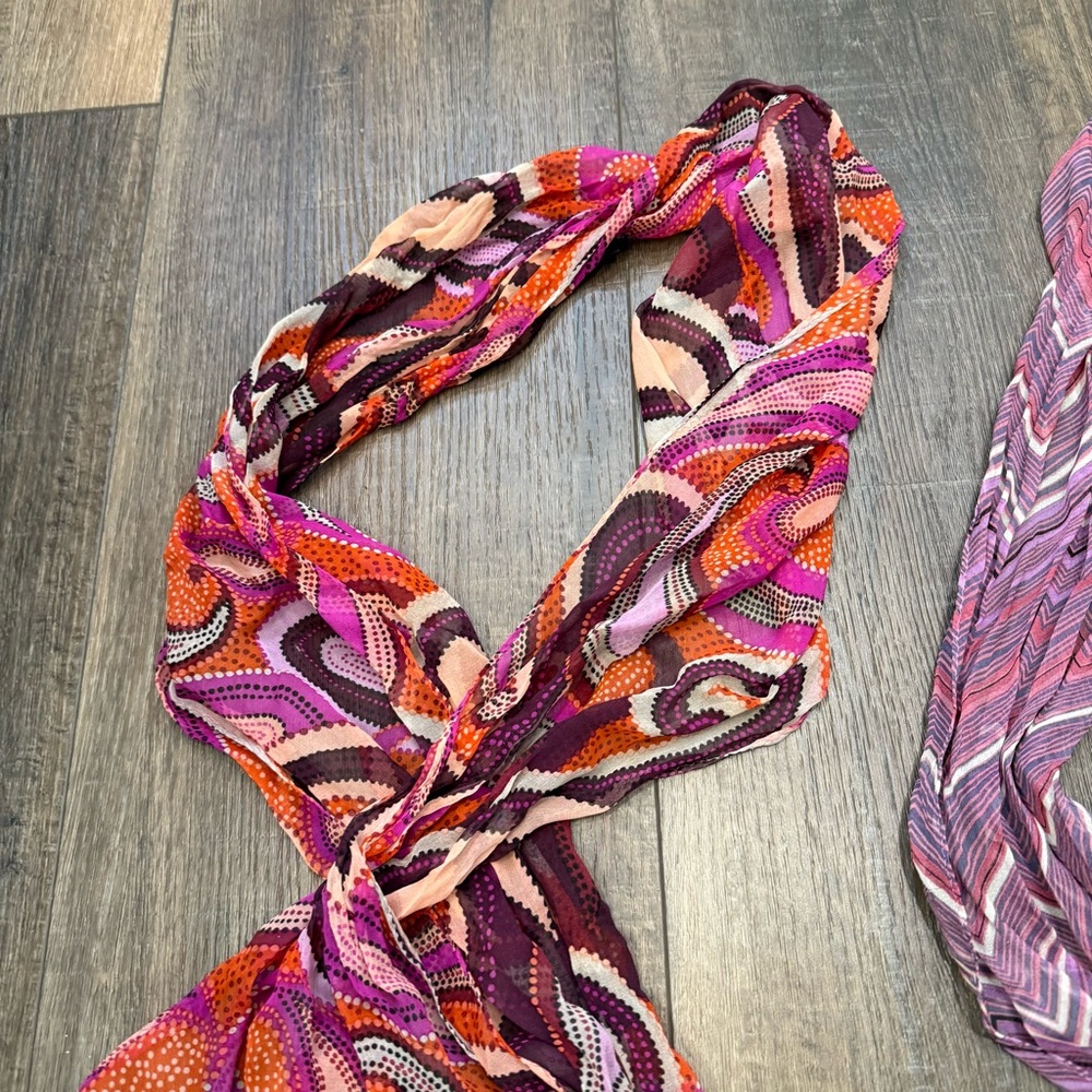 Silk patterned scarves - Picture 3 of 5